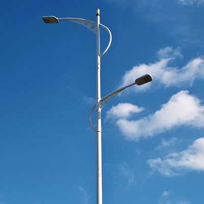 Poste de iluminação pública em aço galvanizado por imersão a quente para jardim, rodovia, rua e praça, com design personalizável e material durável