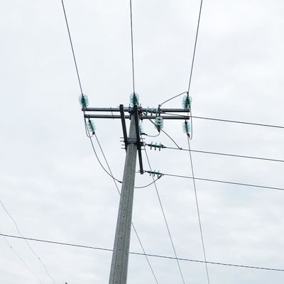os acessórios de 12KV 35KV Polo galvanizaram o braço de aço da cruz 8000D para o projeto de poder