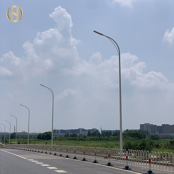 Galvanizado a quente Q235B Pole Street Light com cor personalizável