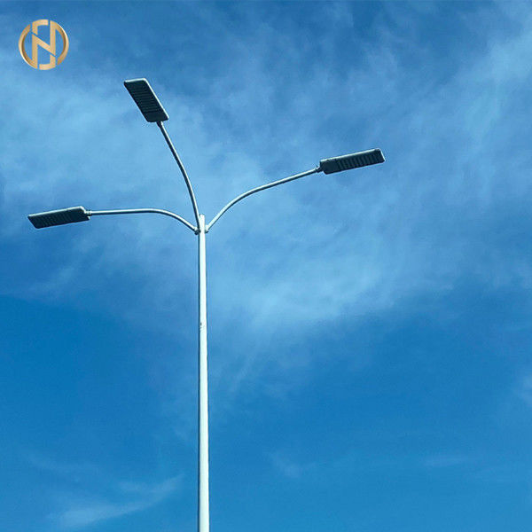 Pólo de luz de rua galvanizado a quente com características personalizáveis para iluminação elegante
