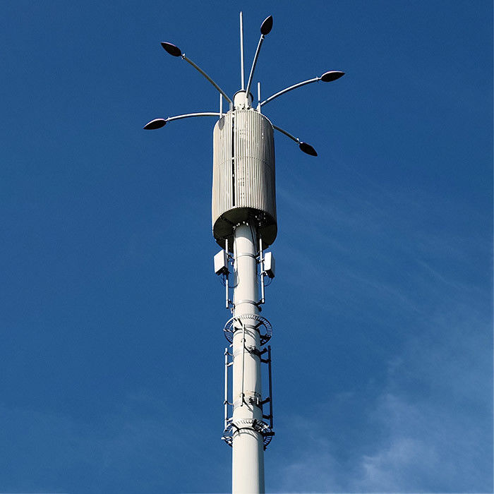 Postes de telecomunicações galvanizados a quente com escadas e plataforma para placas de aço estrutural de baixa liga de alta resistência