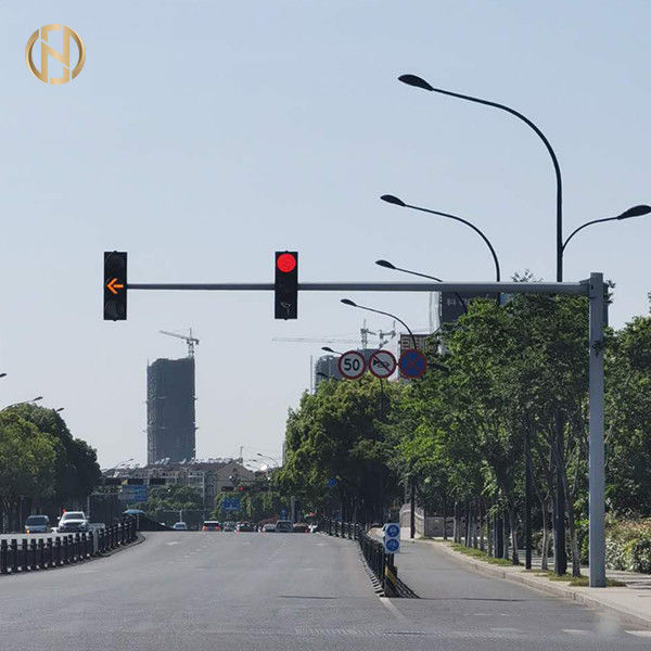 Forma octogonal de aço do cargo 6M*9M da câmera do CCTV de Q235B para o tráfego em L forma