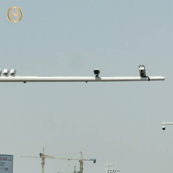 Forma octogonal de aço do cargo 6M*9M da câmera do CCTV de Q235B para o tráfego em L forma