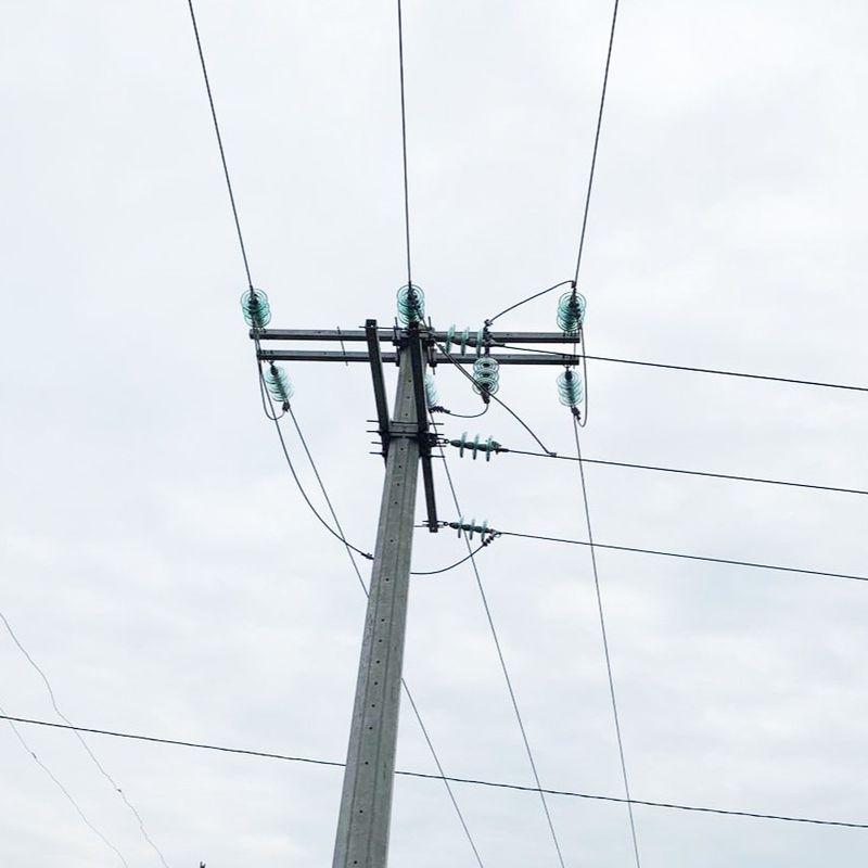 os acessórios de 12KV 35KV Polo galvanizaram o braço de aço da cruz 8000D para o projeto de poder