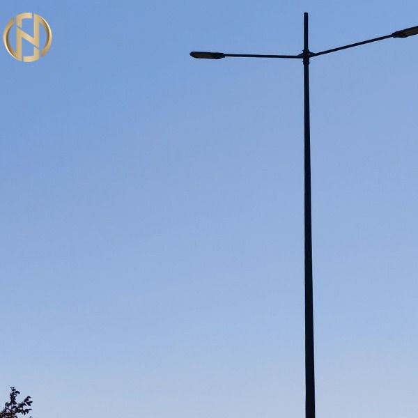 Galvanizado a quente Q235B Pole Street Light com cor personalizável
