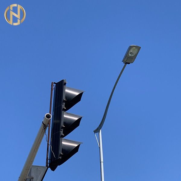 Galvanizado a quente Q235B Pole Street Light com cor personalizável
